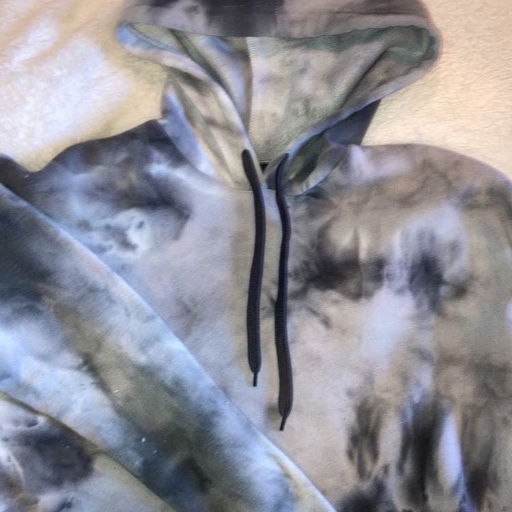 Rue 21 Black and White Tie Dye Cropped Sweatshirt